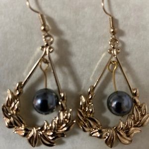 Maile Lei/Hamilton Gold with Shell Pearl Earrings